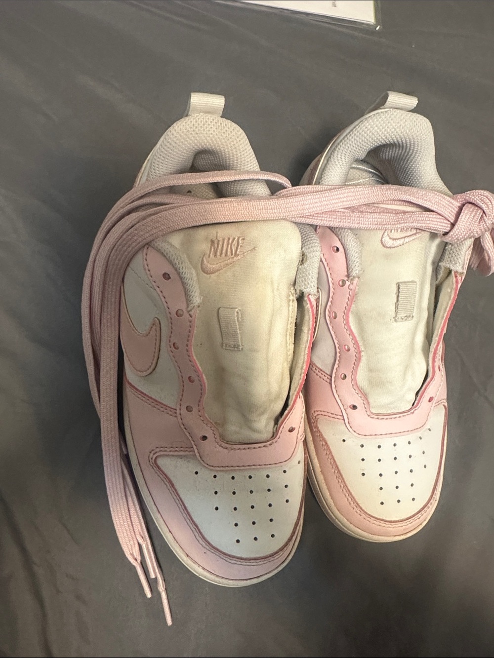 Nike Kids Low-Top Sneakers in Light Pink and White